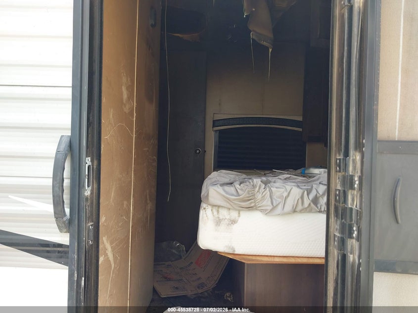 2020 Jayc 28r VIN 1UJBJ0BR9L1T70105 IAAI salvage auction — BURN, Salvage (Texas), sold $125 on 2026-09-17 (photo 5)