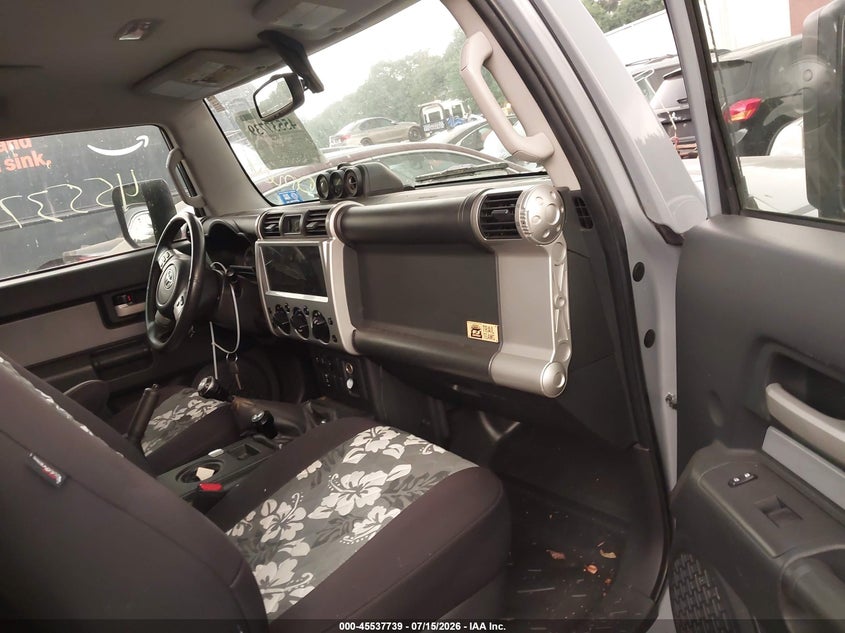 2013 Toyota Fj cruiser VIN JTEBU4BF9DK155688 IAAI salvage auction — UNDERCARRIAGE, Clear (Massachusetts), sold $7,375 on 2026-07-28 (photo 3)