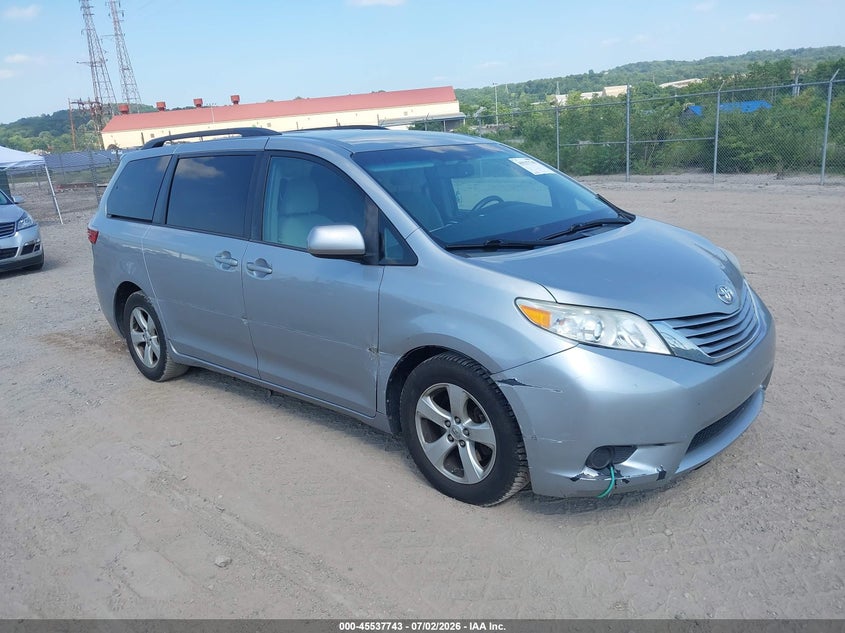 2015 Toyota Sienna VIN 5TDKK3DC8FS682673 IAAI salvage auction — RIGHT SIDE, Salvage Title, sold $2,700 on 2026-07-23 (photo 1)