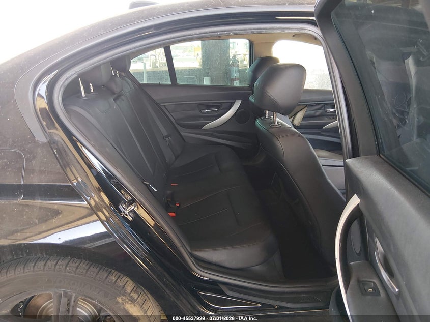 2012 BMW VIN WBA3A5G55CNP16745 IAAI salvage auction — NORMAL WEAR, Clear-Dealer Only (Arizona), sold $300 on 2026-07-28 (photo 8)