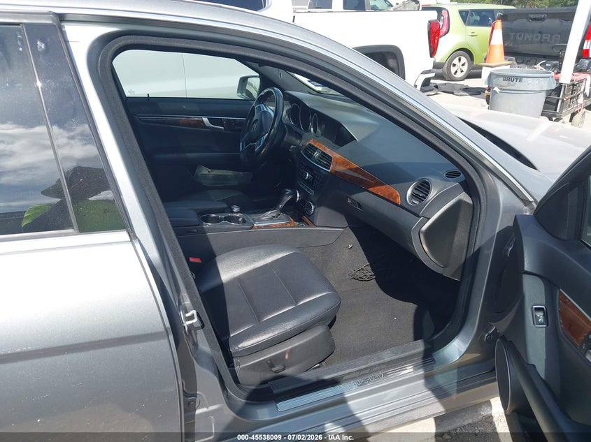 2013 Mercedes-benz C-klasse VIN WDDGF8AB3DR268317 IAAI salvage auction — RIGHT FRONT, Salvage (Texas), sold $1,150 on 2026-08-04 (photo 5)
