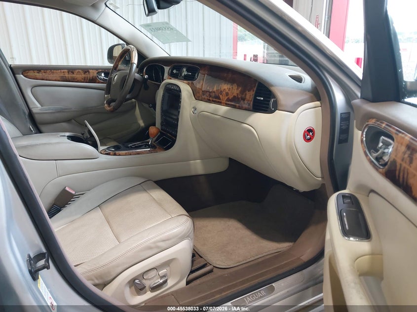 2008 Jaguar Xj series VIN SAJWA82B58SH23187 IAAI salvage auction — NORMAL WEAR, Clear (Mississippi), sold $700 on 2026-07-28 (photo 5)