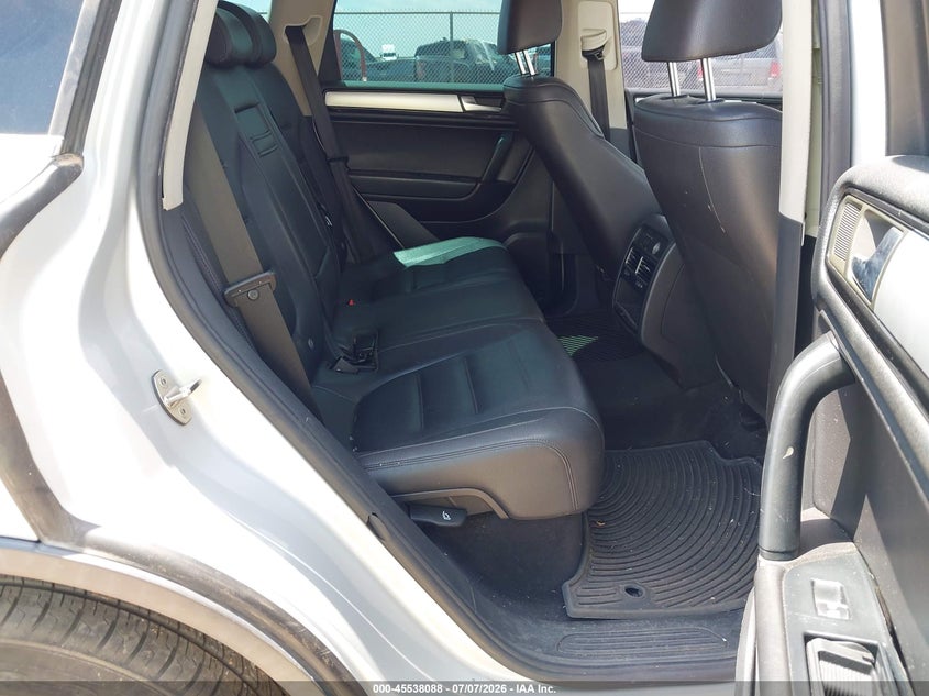 2012 Volkswagen Touareg VIN WVGFF9BP7CD001906 IAAI salvage auction — ALL OVER, Clear (Texas), sold $800 on 2026-07-27 (photo 8)