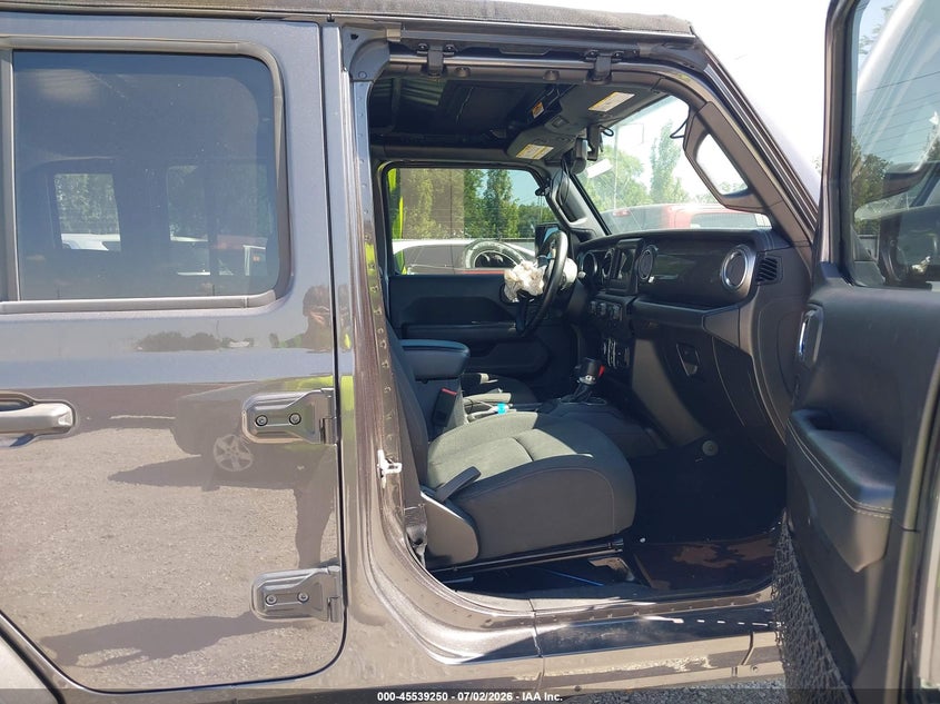 2018 Jeep Wrangler / VIN 1C4HJXEG6JW291777 IAAI salvage auction — SIDE, Wait Title, sold $10,100 on 2026-08-31 (photo 5)