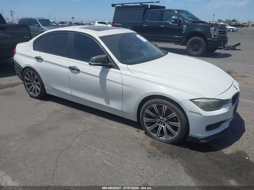 2013 BMW VIN WBA3C1C57DF440489 IAAI salvage auction — REAR END, Salvage (California), sold $325 on 2026-07-29 (photo 1)