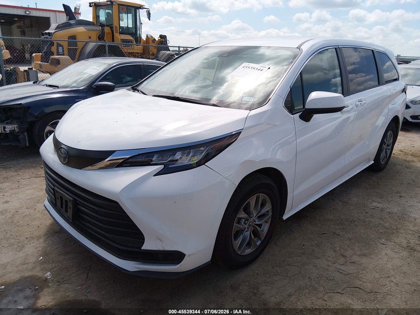 2022 Toyota Sienna VIN 5TDKRKEC0NS120415 IAAI salvage auction — LEFT FRONT, Salvage (Texas), sold $20,500 on 2026-08-01 (photo 2)