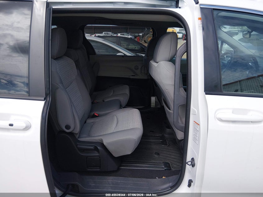 2022 Toyota Sienna VIN 5TDKRKEC0NS120415 IAAI salvage auction — LEFT FRONT, Salvage (Texas), sold $20,500 on 2026-08-01 (photo 8)
