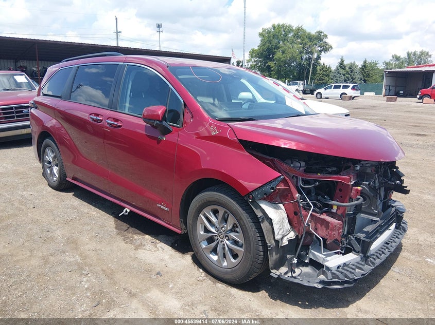 2021 Toyota Sienna VIN 5TDJRKEC5MS032888 IAAI salvage auction — FRONT END, Salvage (Ohio), sold $13,100 on 2026-07-22 (photo 1)
