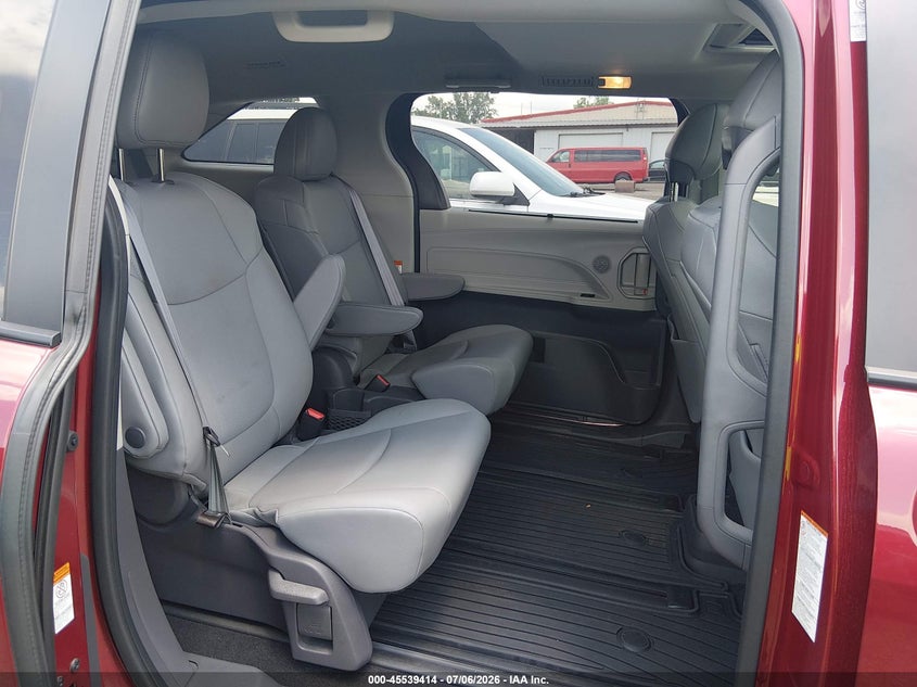 2021 Toyota Sienna VIN 5TDJRKEC5MS032888 IAAI salvage auction — FRONT END, Salvage (Ohio), sold $13,100 on 2026-07-22 (photo 8)