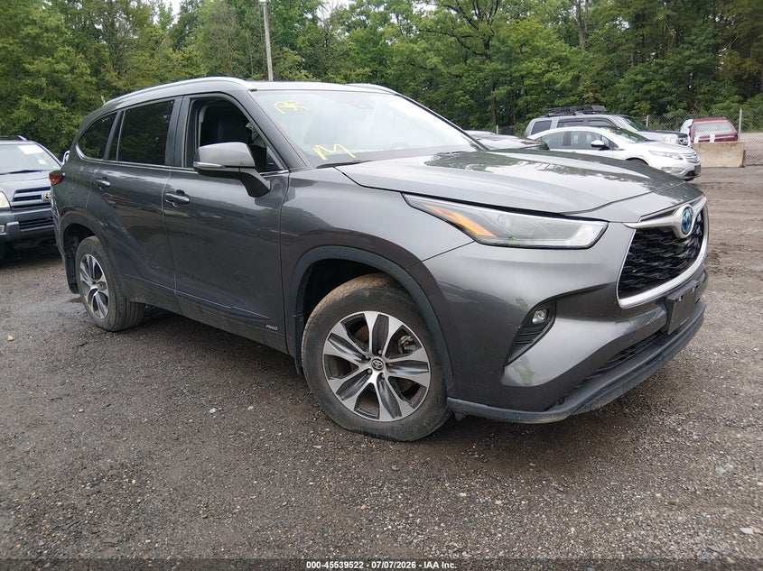 2023 Toyota Highlander VIN 5TDKBRCH5PS582466 IAAI salvage auction — SIDE, Wait Title, sold $14,900 on 2026-08-01 (photo 1)