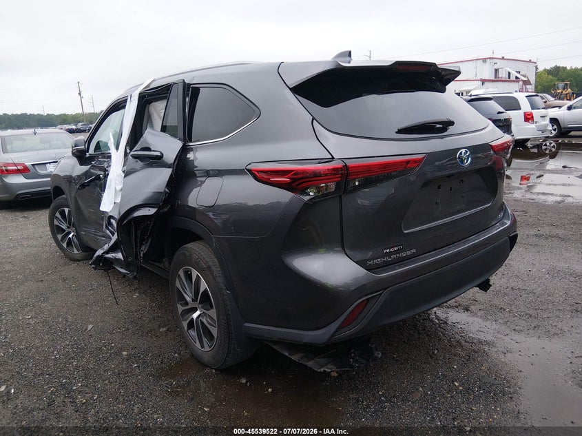2023 Toyota Highlander VIN 5TDKBRCH5PS582466 IAAI salvage auction — SIDE, Wait Title, sold $14,900 on 2026-08-01 (photo 3)