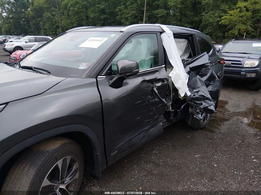 2023 Toyota Highlander VIN 5TDKBRCH5PS582466 IAAI salvage auction — SIDE, Wait Title, sold $14,900 on 2026-08-01 (photo 6)