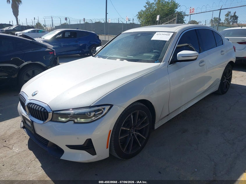 2019 BMW 3er VIN WBA5R1C51KAK08875 IAAI salvage auction — REAR END, Salvage Title, sold $11,600 on 2026-08-12 (photo 2)