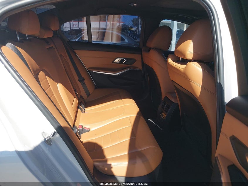 2019 BMW 3er VIN WBA5R1C51KAK08875 IAAI salvage auction — REAR END, Salvage Title, sold $11,600 on 2026-08-12 (photo 8)