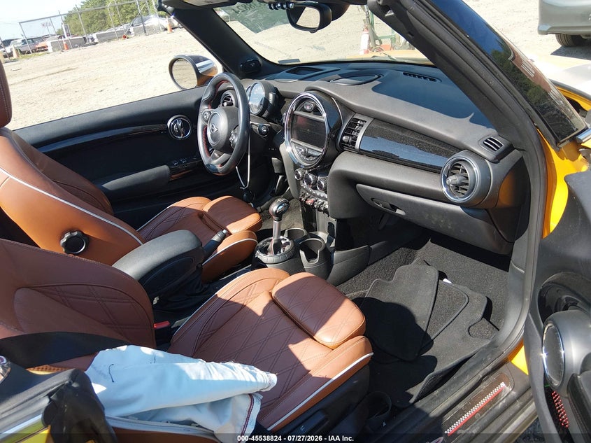 2016 Mini Convertible VIN WMWWG9C51G3A91581 IAAI salvage auction — SIDE, Salvage Title, sold $2,100 on 2026-08-15 (photo 5)