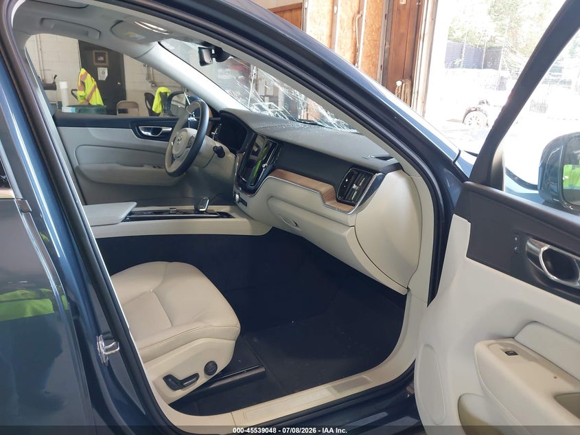 2022 Volvo Xc60 VIN YV4L12RK3N1911934 IAAI salvage auction — FRONT END, Wait Title, sold $14,925 on 2026-08-19 (photo 5)