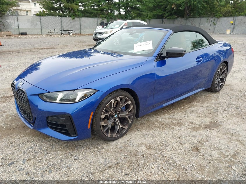 2025 BMW 4er VIN WBA33DB07SCT17524 IAAI salvage auction — SIDE, Salvage Title, sold $24,500 on 2026-08-24 (photo 2)