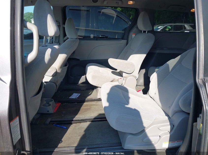 2015 Toyota Sienna VIN 5TDJK3DC9FS126206 IAAI salvage auction — NORMAL WEAR, Clear (Indiana), sold $2,750 on 2026-07-22 (photo 8)