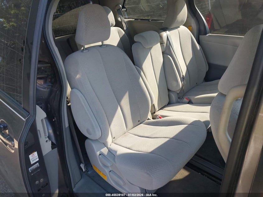 2011 Toyota Sienna VIN 5TDKK3DC4BS089841 IAAI salvage auction — NORMAL WEAR, Clear (Indiana), sold $1,100 on 2026-07-15 (photo 8)