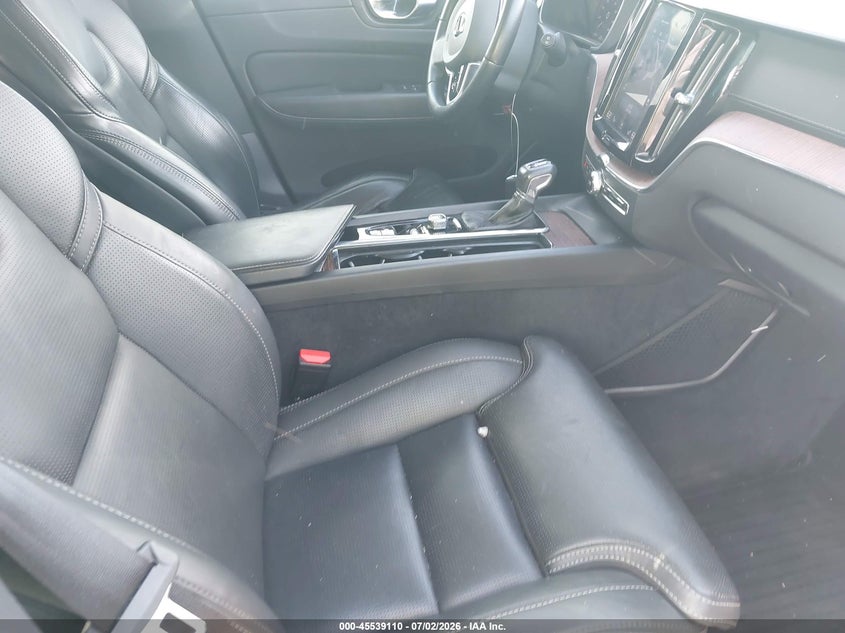 2019 Volvo Xc60 VIN YV4A22RL3K1391176 IAAI salvage auction — RIGHT FRONT, Salvage Title, sold $9,975 on 2026-08-19 (photo 5)