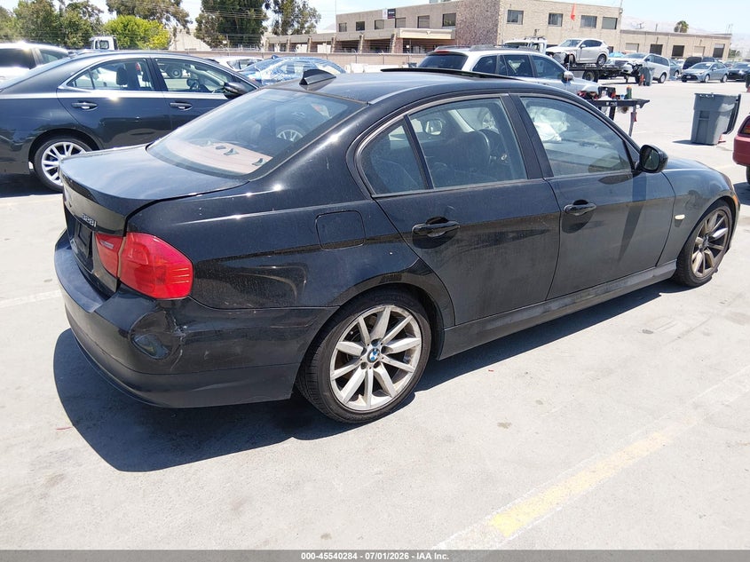 2011 BMW 3 series VIN WBAPH7G53BNN02358 IAAI salvage auction — NORMAL WEAR, Clear - Dealer Only (California), sold $375 on 2026-07-29 (photo 4)
