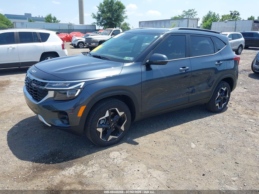 2025 Kia Seltos VIN KNDEUCAA7S7816233 IAAI salvage auction — RIGHT SIDE, Salvage Title, sold $11,900 on 2026-08-21 (photo 2)