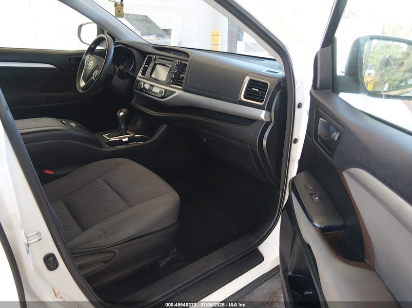 2018 Toyota Highlander VIN 5TDBGRFH5JS051109 IAAI salvage auction — FRONT END, Bill Of Sale (Washington), sold $5,000 on 2026-07-29 (photo 5)