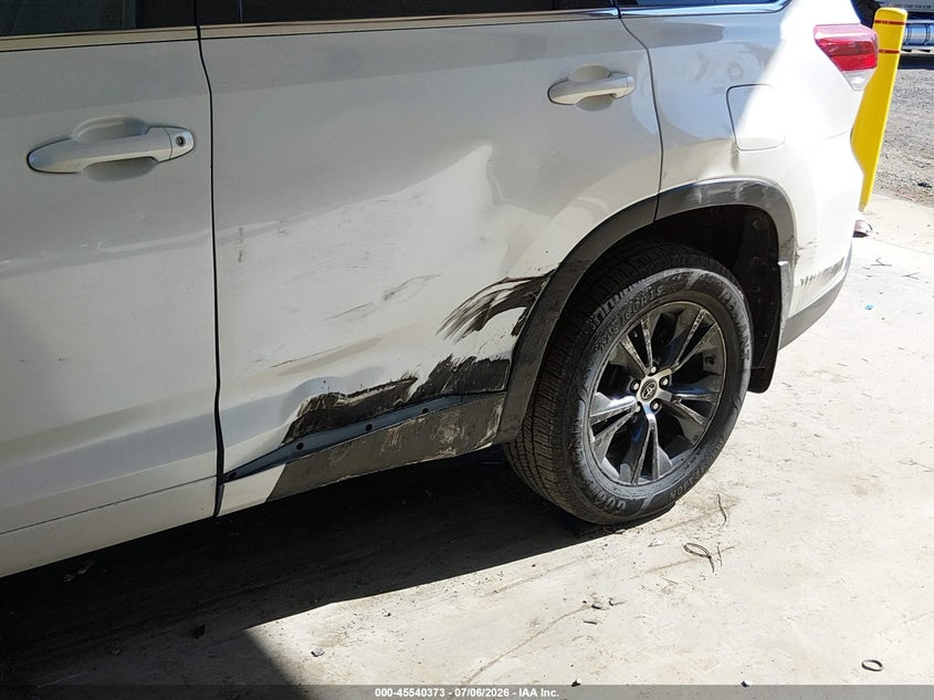 2018 Toyota Highlander VIN 5TDBGRFH5JS051109 IAAI salvage auction — FRONT END, Bill Of Sale (Washington), sold $5,000 on 2026-07-29 (photo 6)