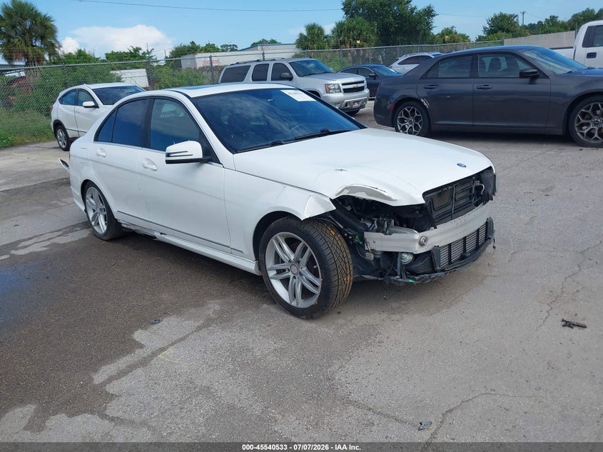 2014 Mercedes-benz C-klasse VIN WDDGF4HB0EG253687 IAAI salvage auction — FRONT & REAR, Rebuildable (Florida), sold $25 on 2026-07-29 (photo 1)