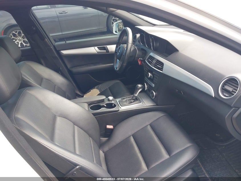 2014 Mercedes-benz C-klasse VIN WDDGF4HB0EG253687 IAAI salvage auction — FRONT & REAR, Rebuildable (Florida), sold $25 on 2026-07-29 (photo 5)