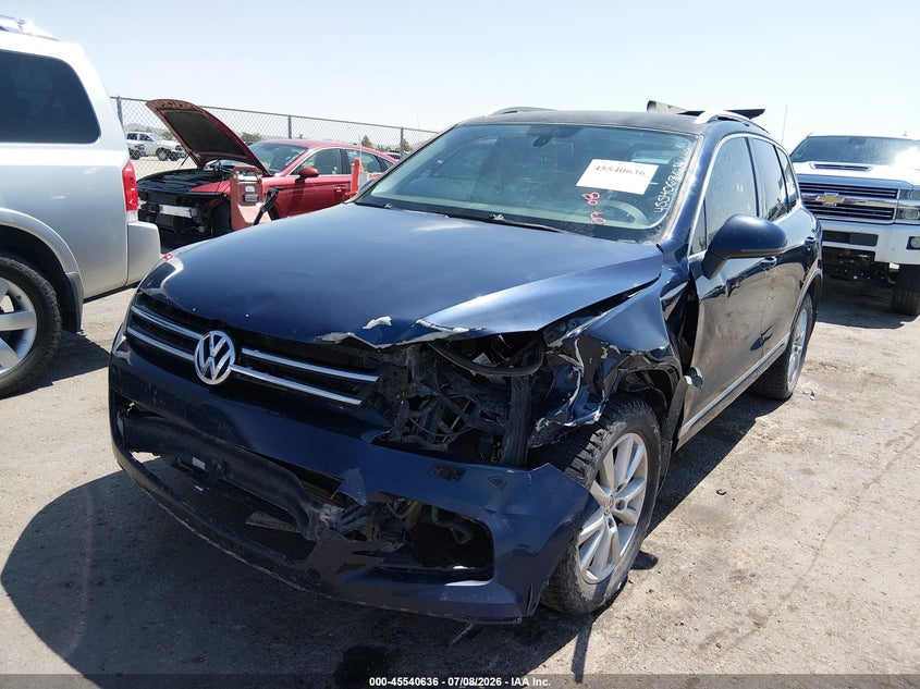 2013 Volkswagen Touareg VIN WVGEF9BP6DD009055 IAAI salvage auction — NORMAL WEAR, Clear (Tennessee), sold $250 on 2026-07-29 (photo 2)