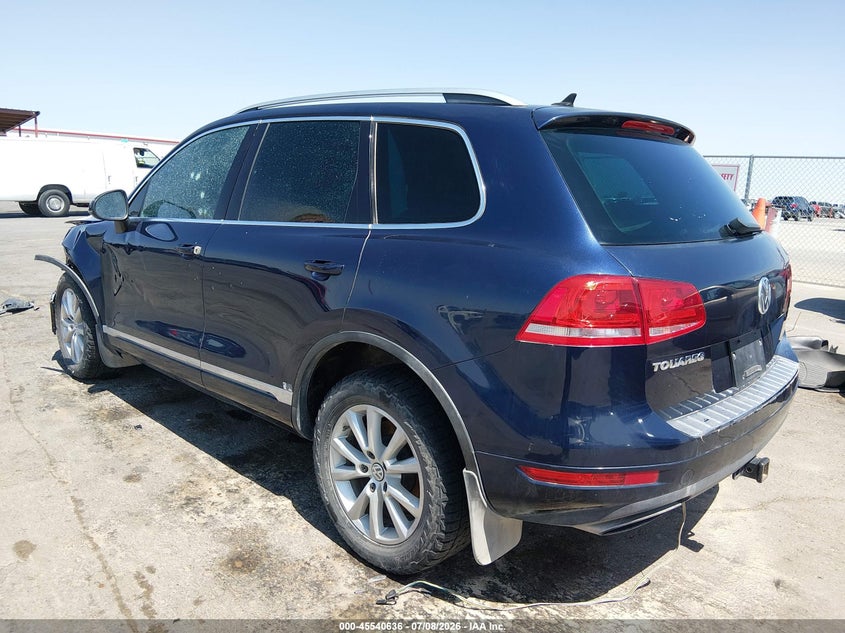 2013 Volkswagen Touareg VIN WVGEF9BP6DD009055 IAAI salvage auction — NORMAL WEAR, Clear (Tennessee), sold $250 on 2026-07-29 (photo 3)
