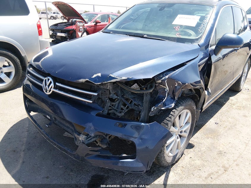 2013 Volkswagen Touareg VIN WVGEF9BP6DD009055 IAAI salvage auction — NORMAL WEAR, Clear (Tennessee), sold $250 on 2026-07-29 (photo 6)