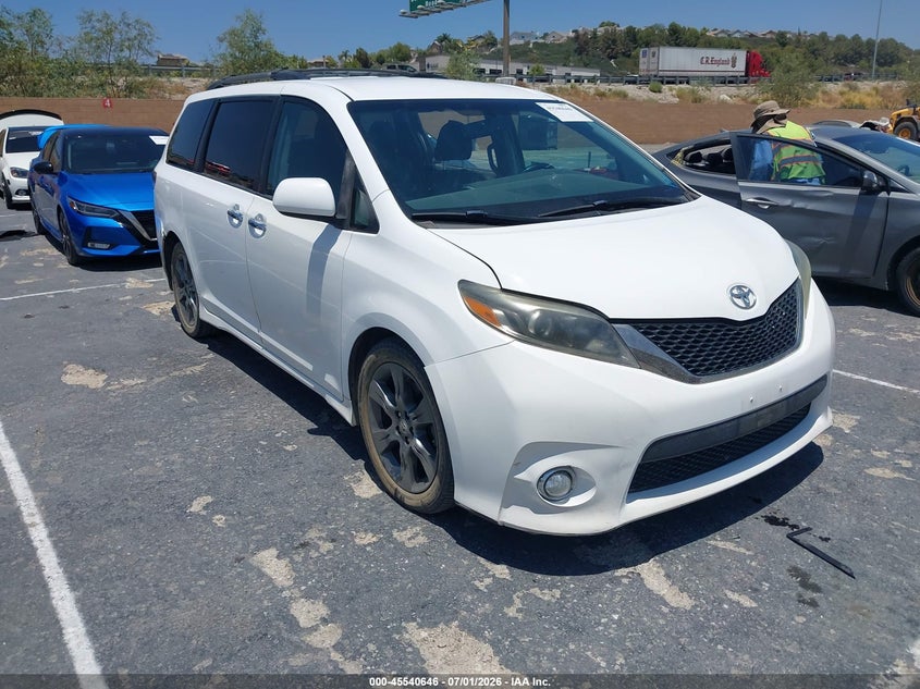 2016 Toyota Sienna VIN 5TDXK3DC0GS747197 IAAI salvage auction — LEFT FRONT, Salvage Title, sold $1,700 on 2026-07-22 (photo 1)