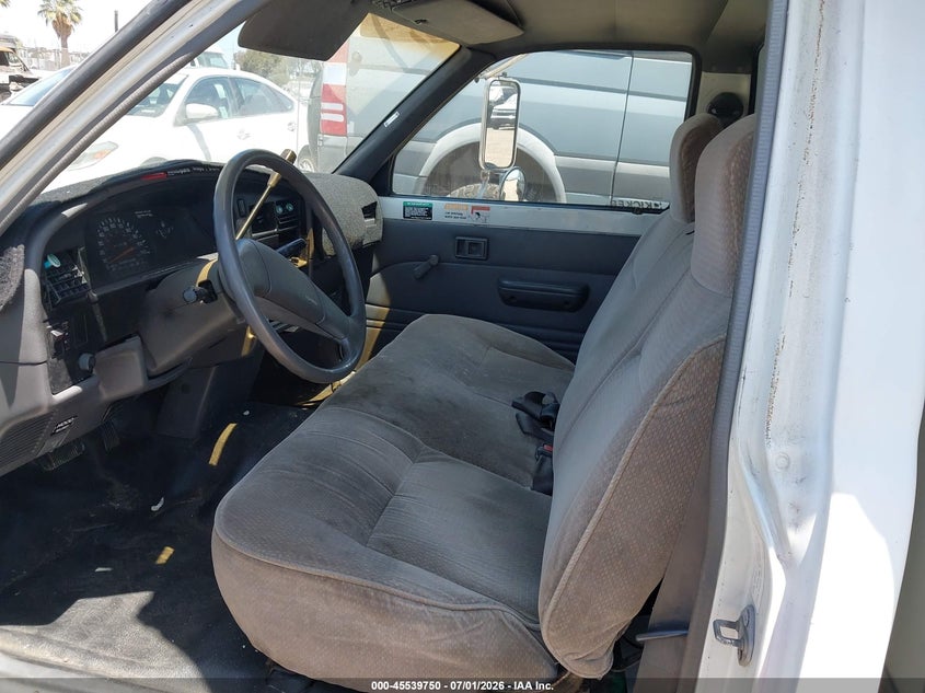 1990 Toyota Pickup VIN JT5VN94T1L0019009 IAAI salvage auction — NORMAL WEAR, Clear - Dealer Only (California), sold $1,625 on 2026-07-29 (photo 5)