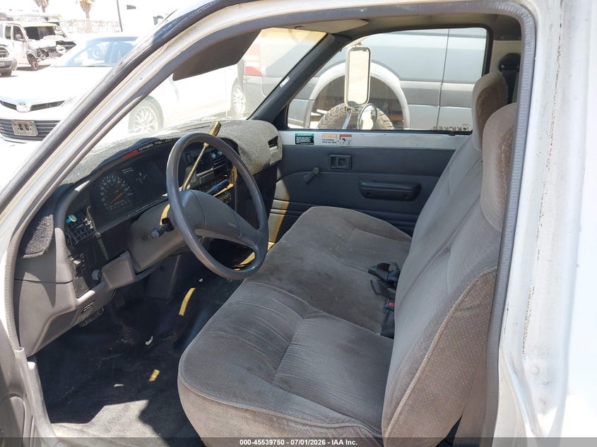 1990 Toyota Pickup VIN JT5VN94T1L0019009 IAAI salvage auction — NORMAL WEAR, Clear - Dealer Only (California), sold $1,625 on 2026-07-29 (photo 8)