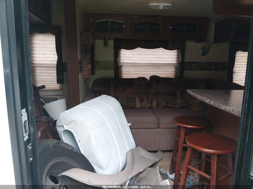 2011 Flagstaff Classic VIN 4X4TFLG22B1835979 IAAI salvage auction — SIDE, Salvage (South Carolina), sold $500 on 2026-08-18 (photo 5)