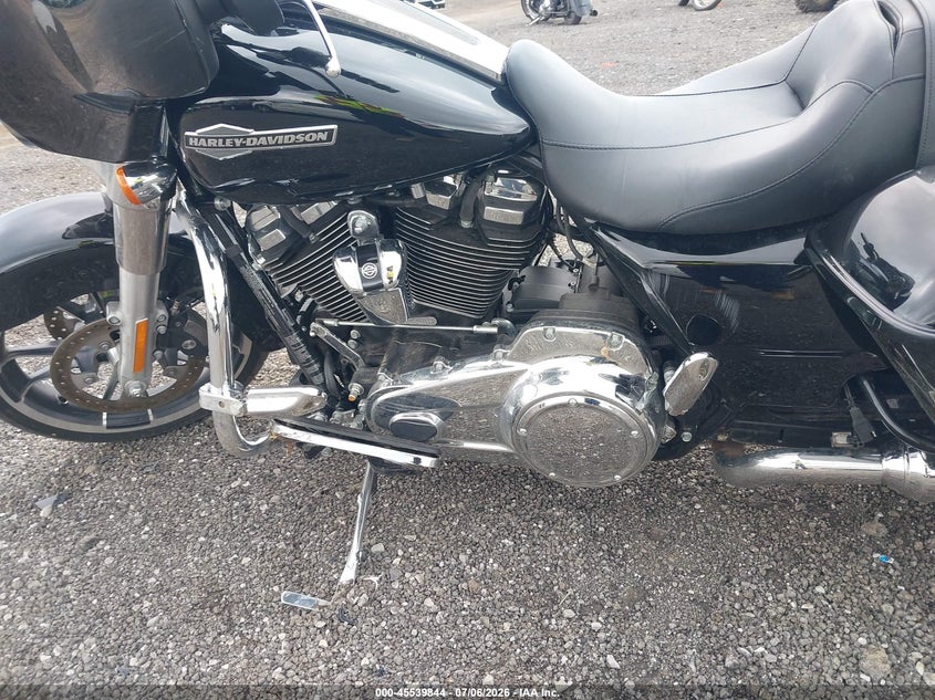 2022 Harley-davidson Street glide VIN 1HD1KBC15NB605611 IAAI salvage auction — FRONT END, Wait Title, sold $8,250 on 2026-08-11 (photo 9)