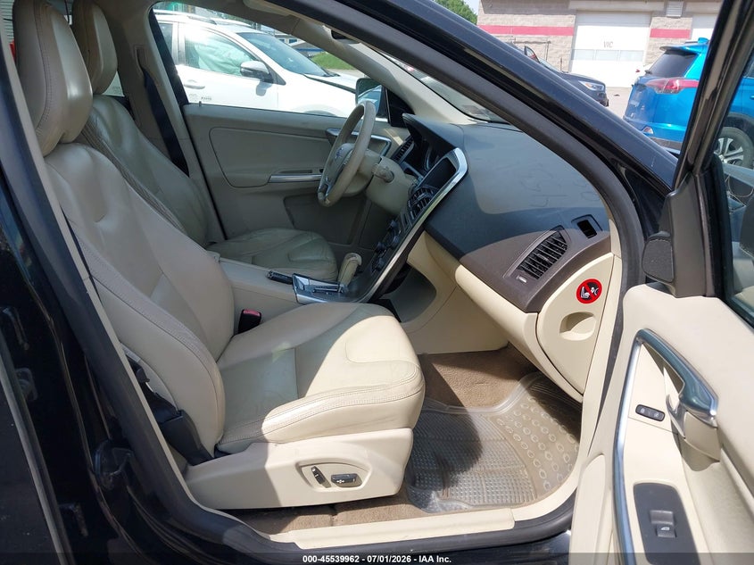 2012 Volvo Xc60 VIN YV4940DZ3C2305633 IAAI salvage auction — NORMAL WEAR, Original (Maine), sold $350 on 2026-07-30 (photo 5)