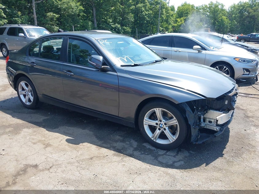 2014 BMW 3er VIN WBA3C3C51EP662792 IAAI salvage auction — FRONT & REAR, Salvage Title, sold $1,100 on 2026-08-19 (photo 1)