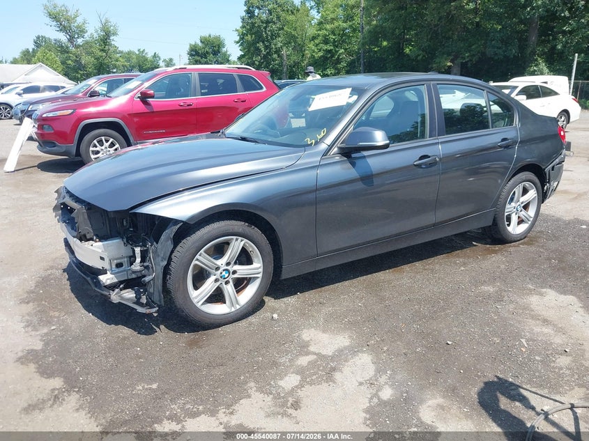 2014 BMW 3er VIN WBA3C3C51EP662792 IAAI salvage auction — FRONT & REAR, Salvage Title, sold $1,100 on 2026-08-19 (photo 2)