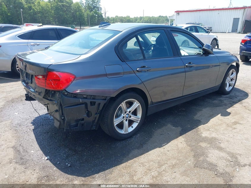 2014 BMW 3er VIN WBA3C3C51EP662792 IAAI salvage auction — FRONT & REAR, Salvage Title, sold $1,100 on 2026-08-19 (photo 4)