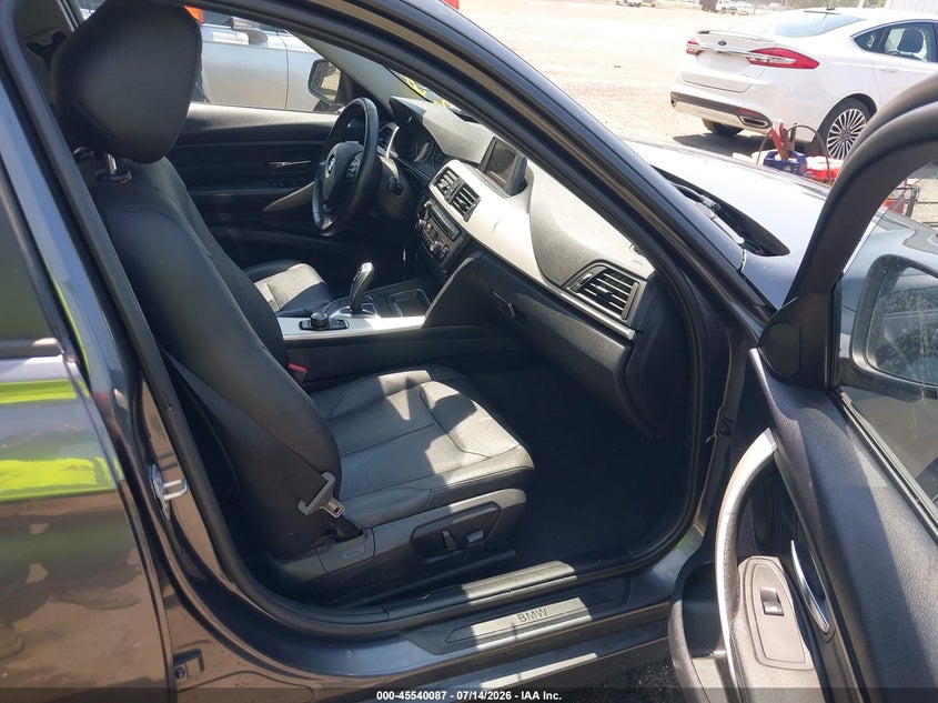 2014 BMW 3er VIN WBA3C3C51EP662792 IAAI salvage auction — FRONT & REAR, Salvage Title, sold $1,100 on 2026-08-19 (photo 5)