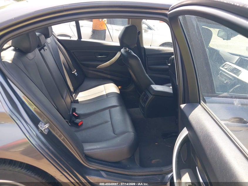 2014 BMW 3er VIN WBA3C3C51EP662792 IAAI salvage auction — FRONT & REAR, Salvage Title, sold $1,100 on 2026-08-19 (photo 8)