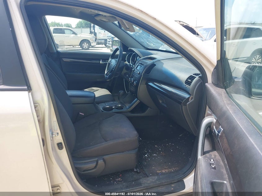 2011 Kia Sorento VIN 5XYKT4A29BG123042 IAAI salvage auction — NORMAL WEAR, Clear (Georgia), sold $675 on 2026-07-30 (photo 5)