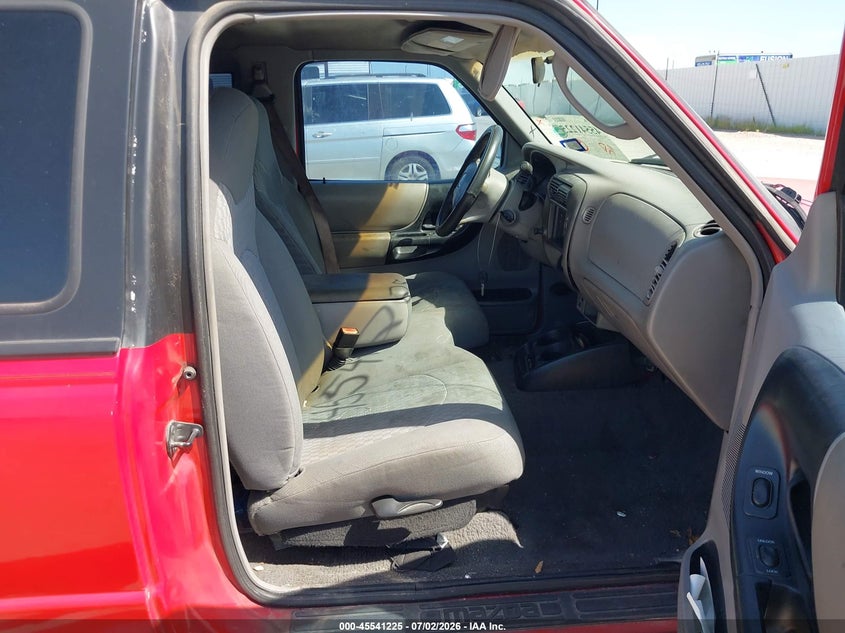 2001 Mazda B3000 VIN 4F4YR16U61TM15842 IAAI salvage auction — NORMAL WEAR, Original (Texas), sold $700 on 2026-07-10 (photo 5)