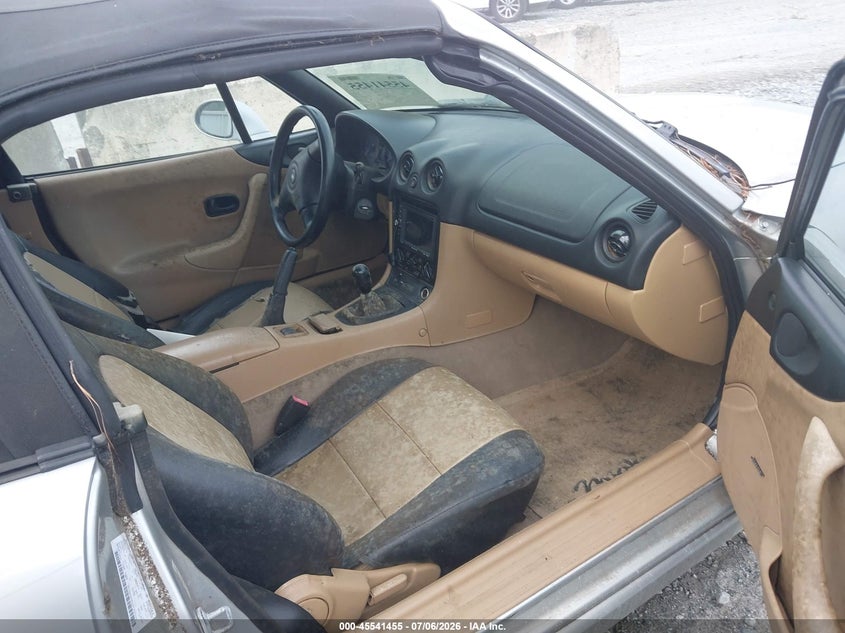 2000 Mazda Mx-5 miata VIN JM1NB3535Y0142103 IAAI salvage auction — NORMAL WEAR, Clear (Georgia), sold $200 on 2026-07-14 (photo 5)