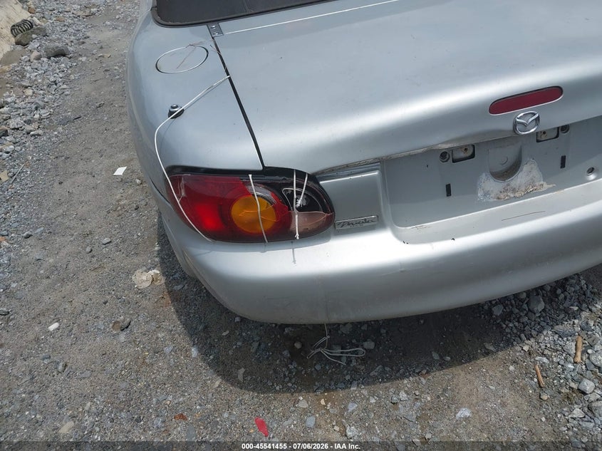 2000 Mazda Mx-5 miata VIN JM1NB3535Y0142103 IAAI salvage auction — NORMAL WEAR, Clear (Georgia), sold $200 on 2026-07-14 (photo 6)