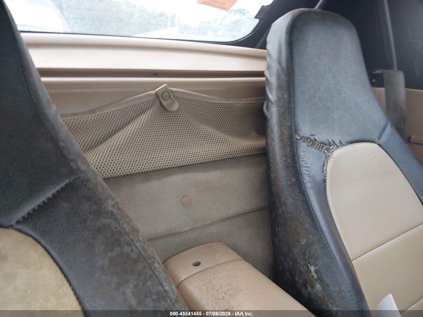 2000 Mazda Mx-5 miata VIN JM1NB3535Y0142103 IAAI salvage auction — NORMAL WEAR, Clear (Georgia), sold $200 on 2026-07-14 (photo 8)