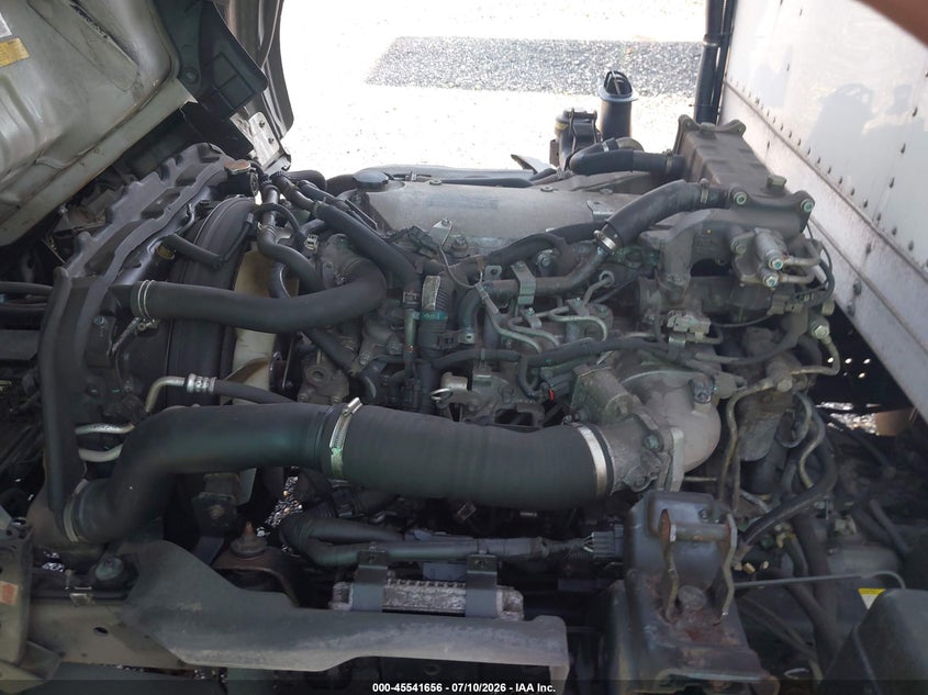 2022 Isuzu VIN JALE5W161N7304450 IAAI salvage auction — SIDE, Salvage Title, sold $10,250 on 2026-09-09 (photo 9)